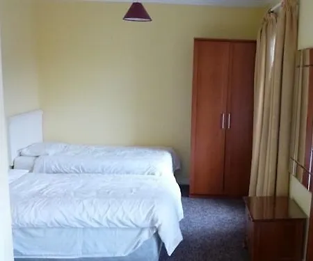 Acton Nocleg ze śniadaniem 3*