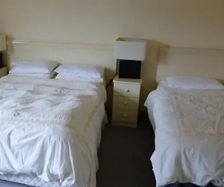 Acton Nocleg ze śniadaniem 3*